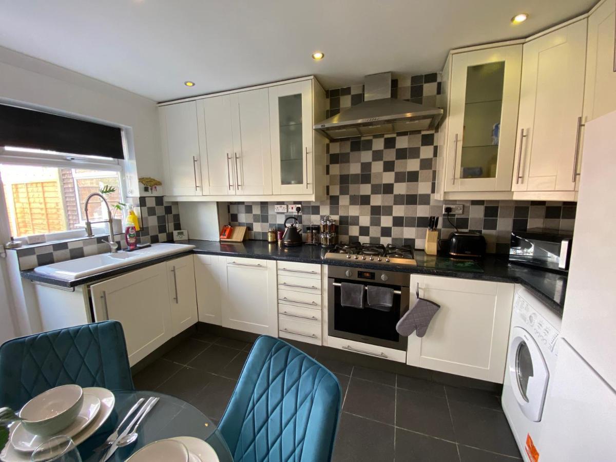 Host & Stay - Cotman Close Milton Keynes Bagian luar foto