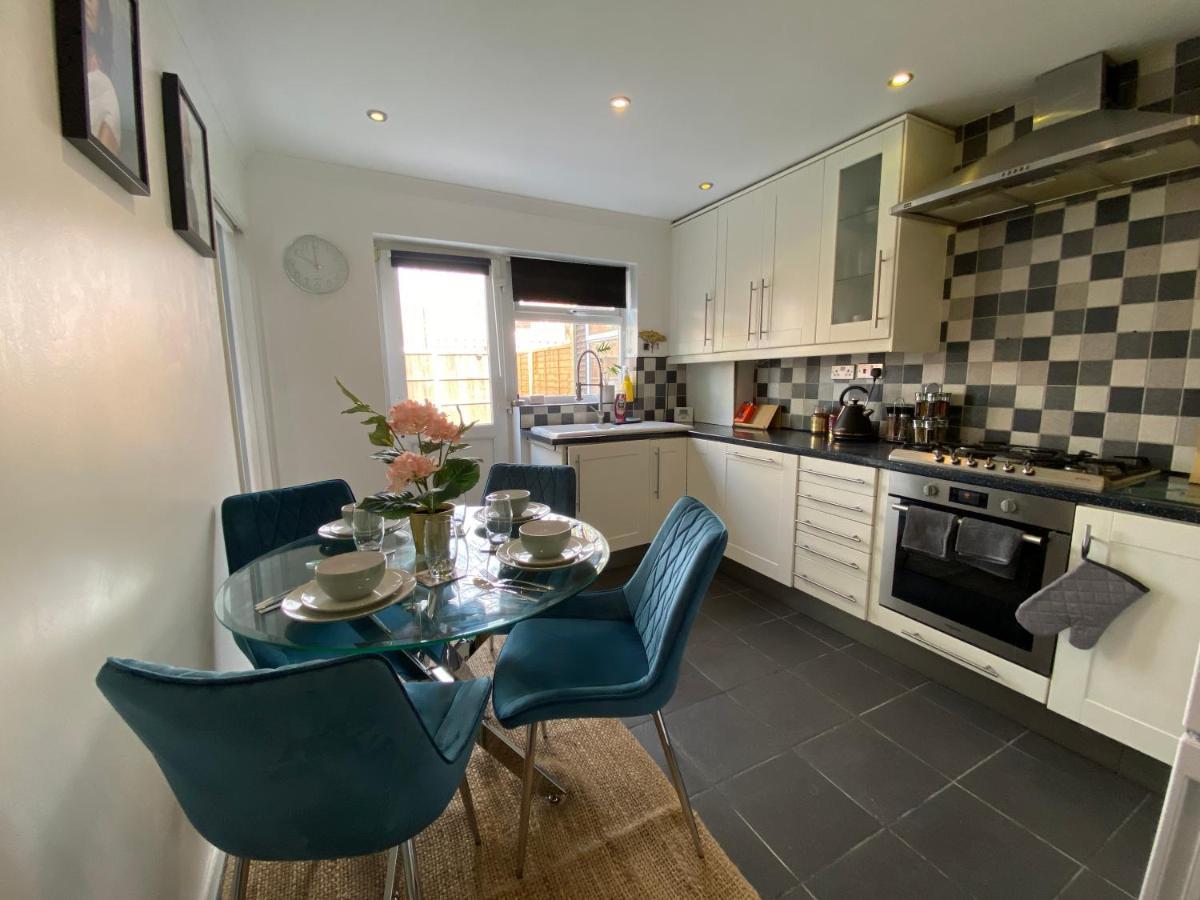 Host & Stay - Cotman Close Milton Keynes Bagian luar foto