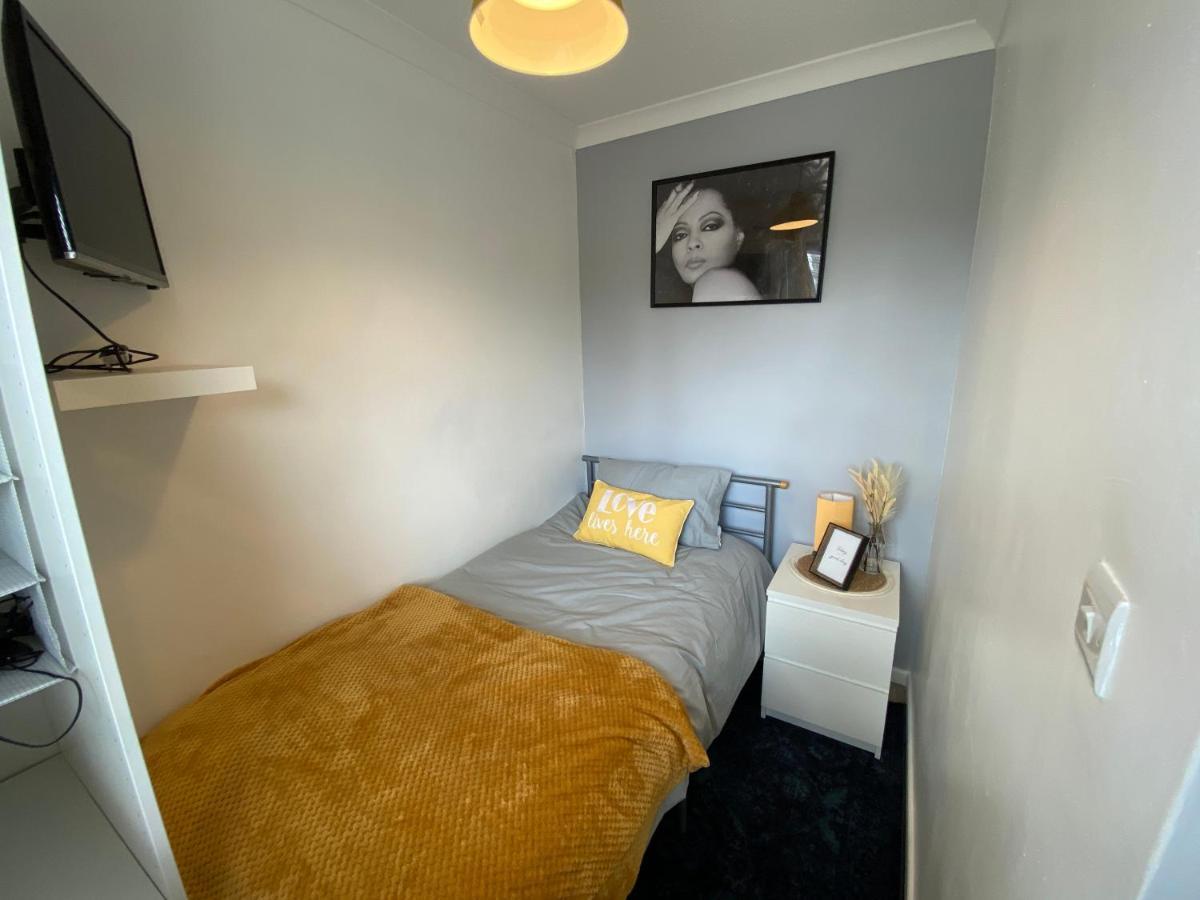Host & Stay - Cotman Close Milton Keynes Bagian luar foto