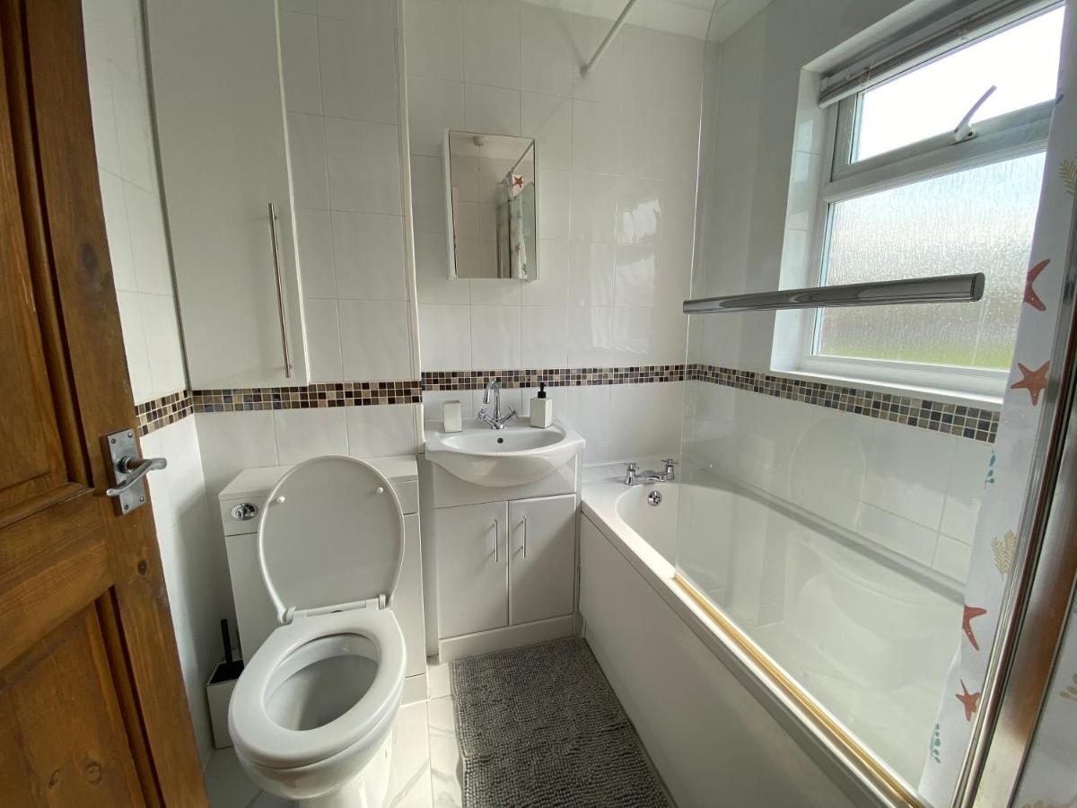 Host & Stay - Cotman Close Milton Keynes Bagian luar foto
