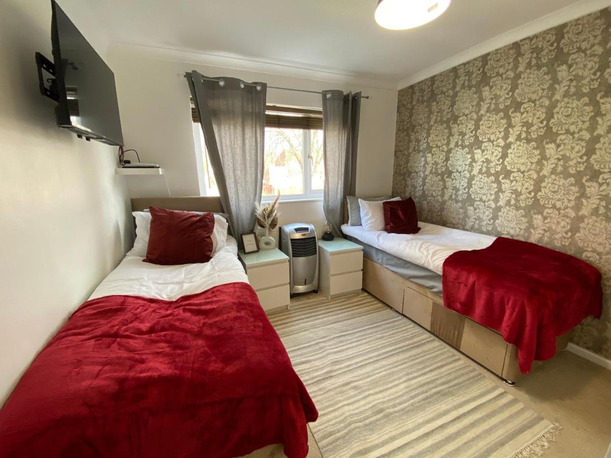 Host & Stay - Cotman Close Milton Keynes Bagian luar foto